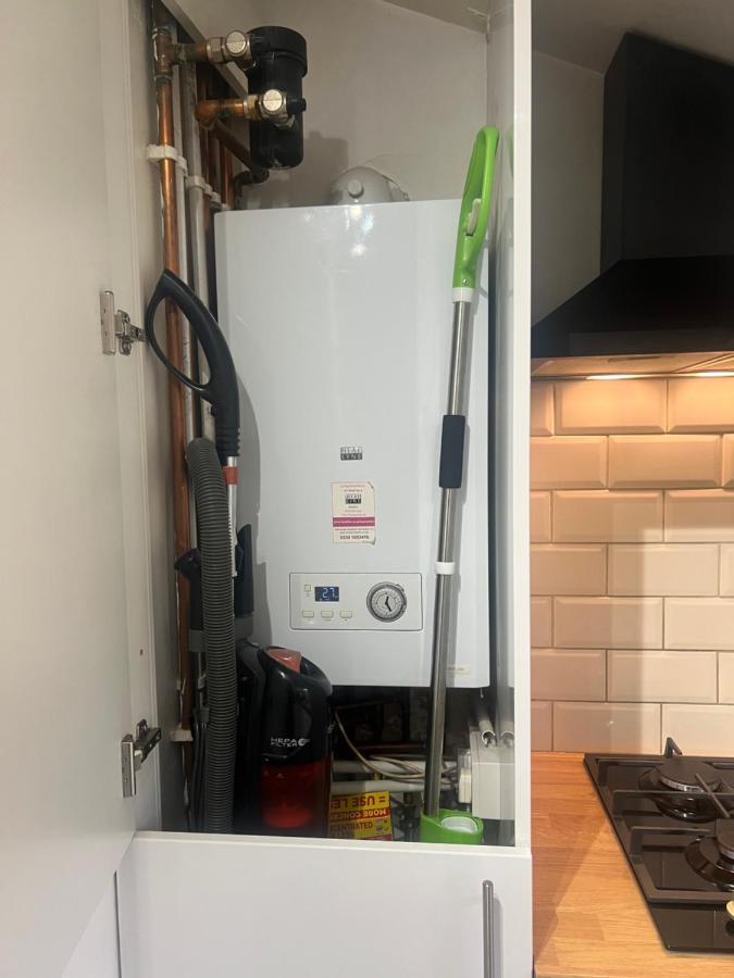 Large Modern Studio Flat Apartament Londra