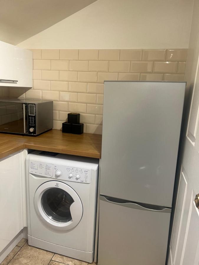 Large Modern Studio Flat Apartament Londra
