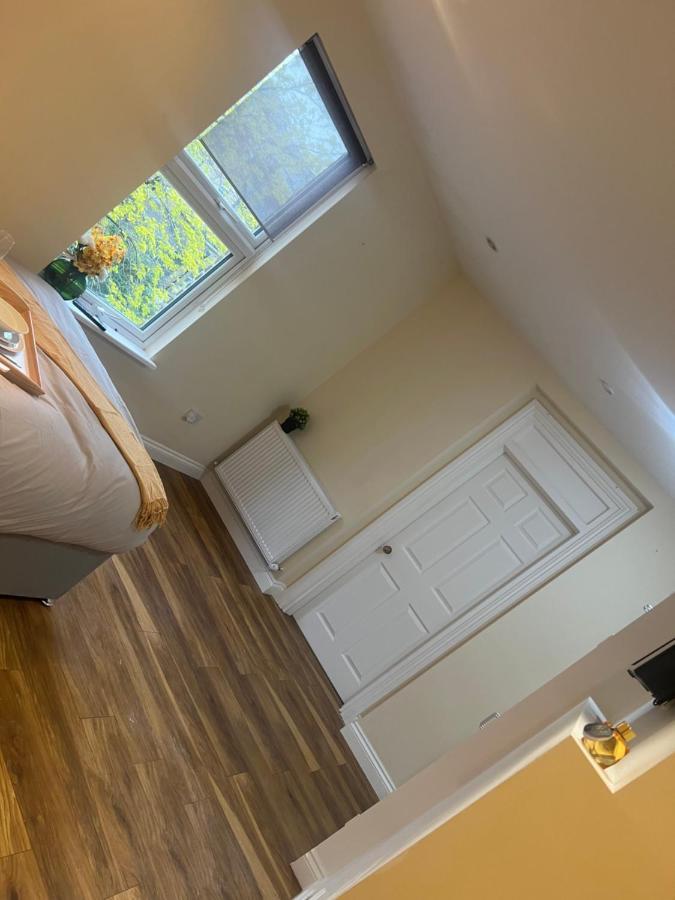 Large Modern Studio Flat Apartment London