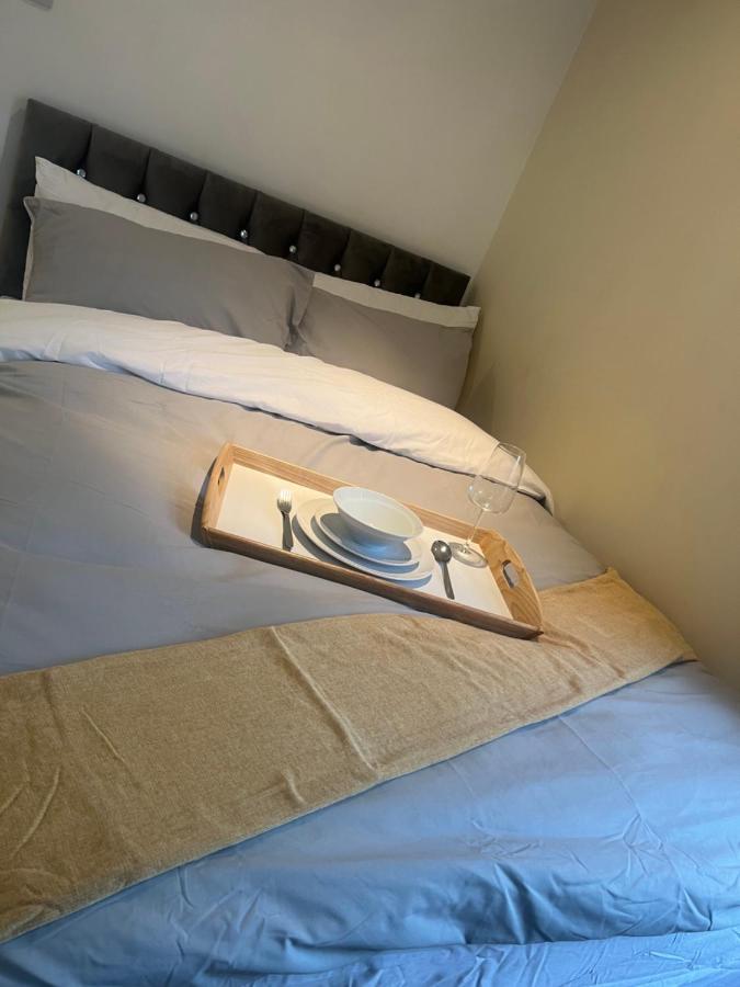 Large Modern Studio Flat London
