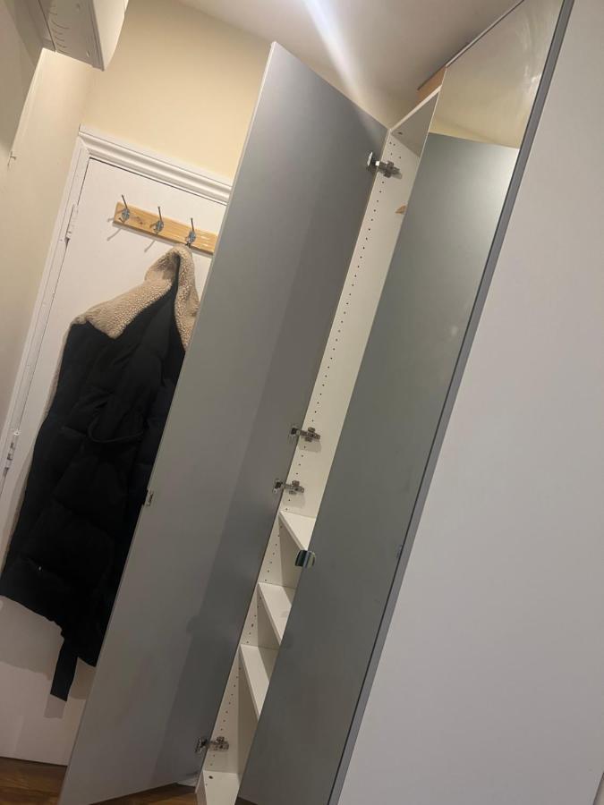 Large Modern Studio Flat *